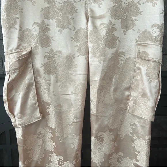 Superdown Carmen Cargo Pants w/ Floral Jacquard Pattern - Picture 5 of 8